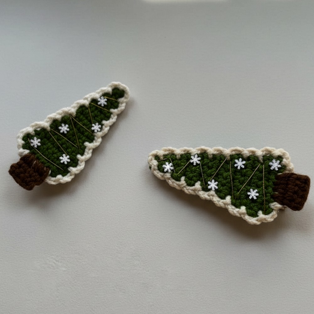 Crochet Christmas Tree Hairclip Pattern for Festive Hairstyles
