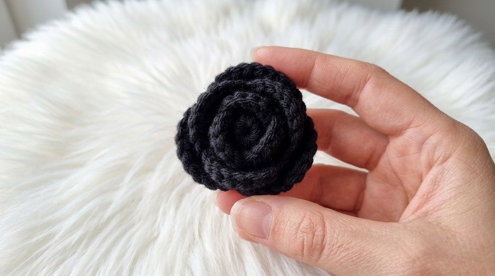 Easy & Free Crochet Rose Pattern for Home Projects 