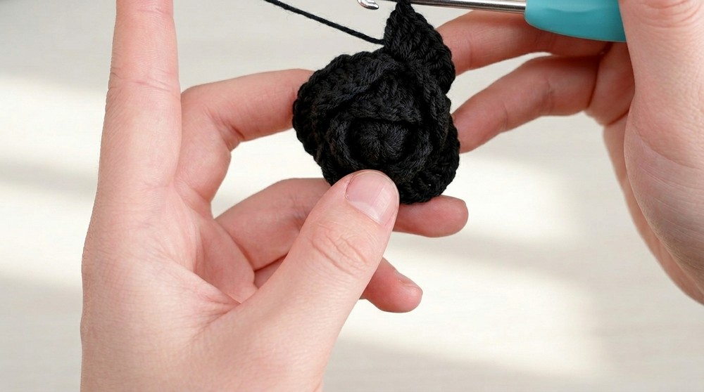 Easy & Free Crochet Rose Pattern for Home Projects 