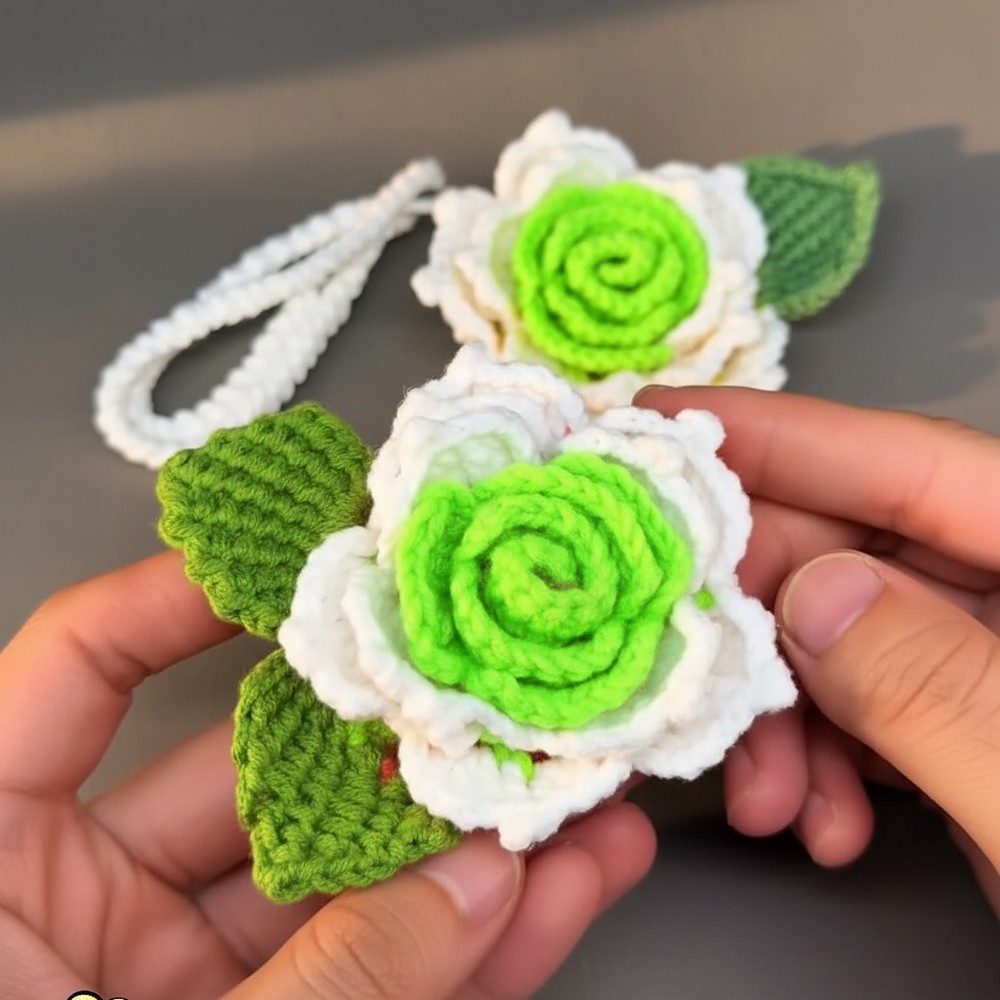 Free Crochet Rose Keychain Pattern for Cute Accessories