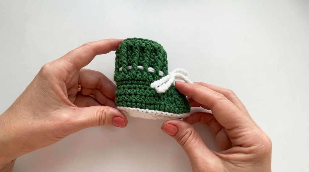 Adorable Baby Booties with This Free Crochet Pattern