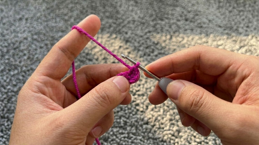 How to Free Crochet Rose Keychain Pattern That Looks Like Real