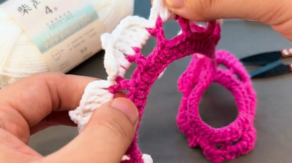 How to Free Crochet Rose Keychain Pattern That Looks Like Real