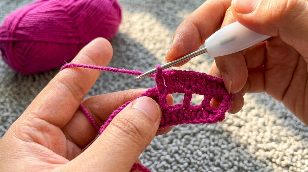 How to Free Crochet Rose Keychain Pattern That Looks Like Real