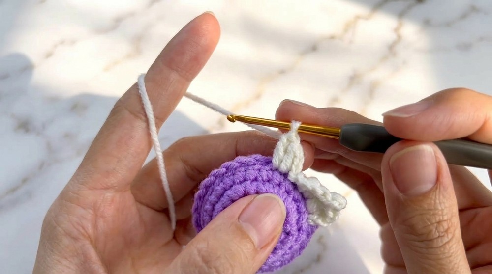 Amazing Crochet Flower Keychain Pattern 4