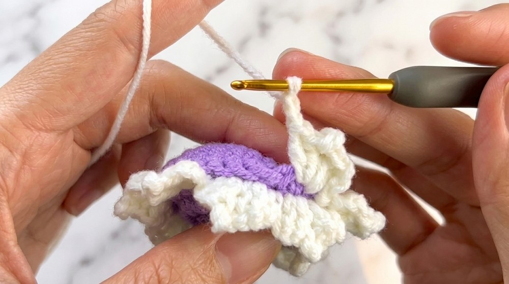 Amazing Crochet Flower Keychain Pattern 5