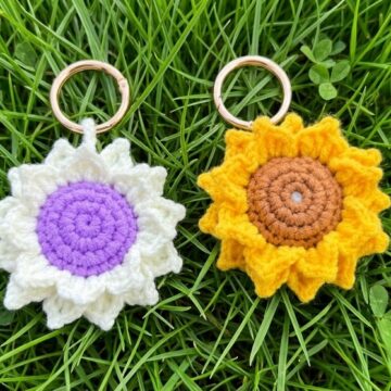 Amazing Crochet Flower Keychain Pattern 6