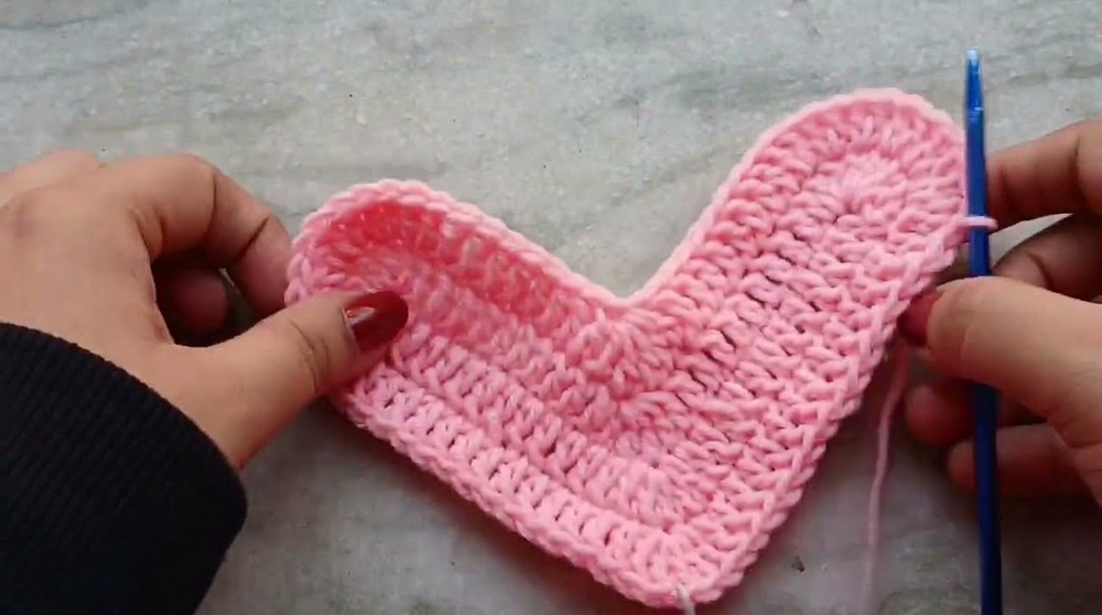 Amazing Crochet Heart Bag Pattern 3