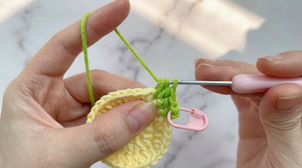 Crochet Apple Shaped Headphone Case Pattern 2