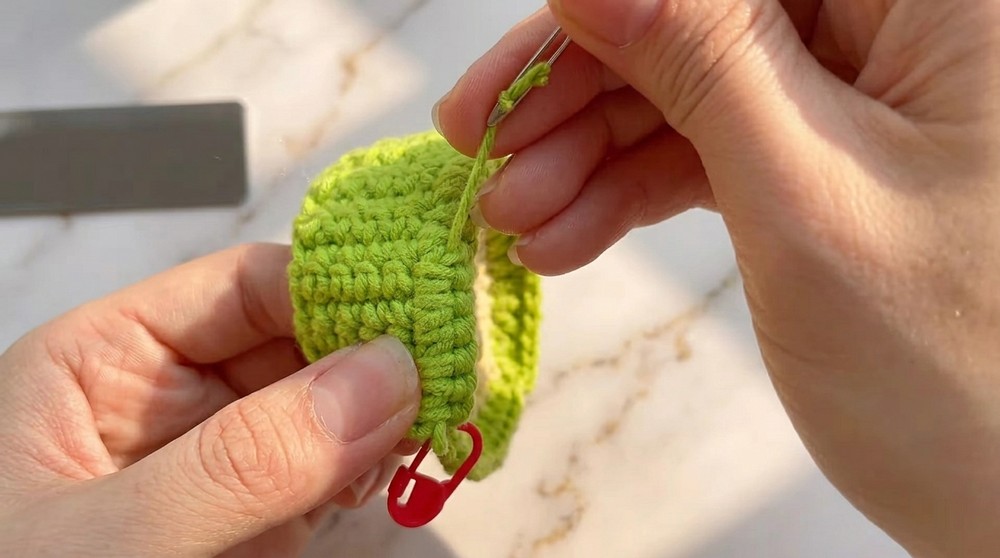 Crochet Apple Shaped Headphone Case Pattern 5