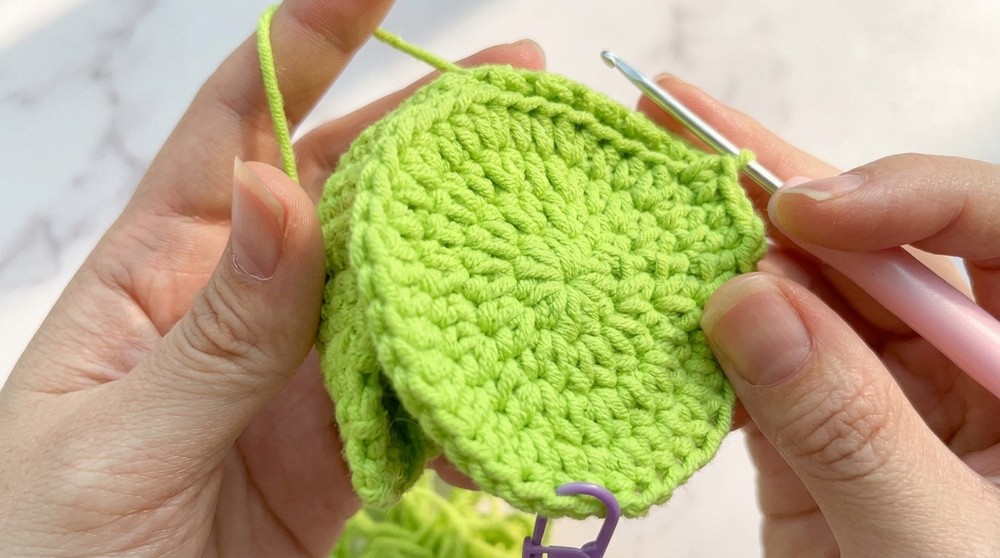 Crochet Apple Shaped Headphone Case Pattern 6