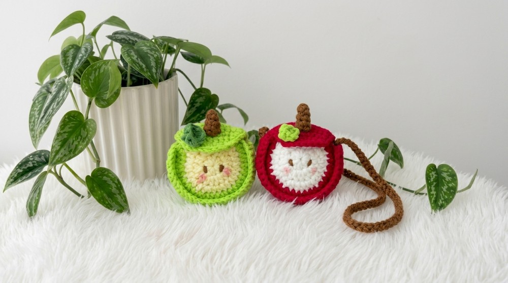 Crochet Apple Shaped Headphone Case Pattern 7