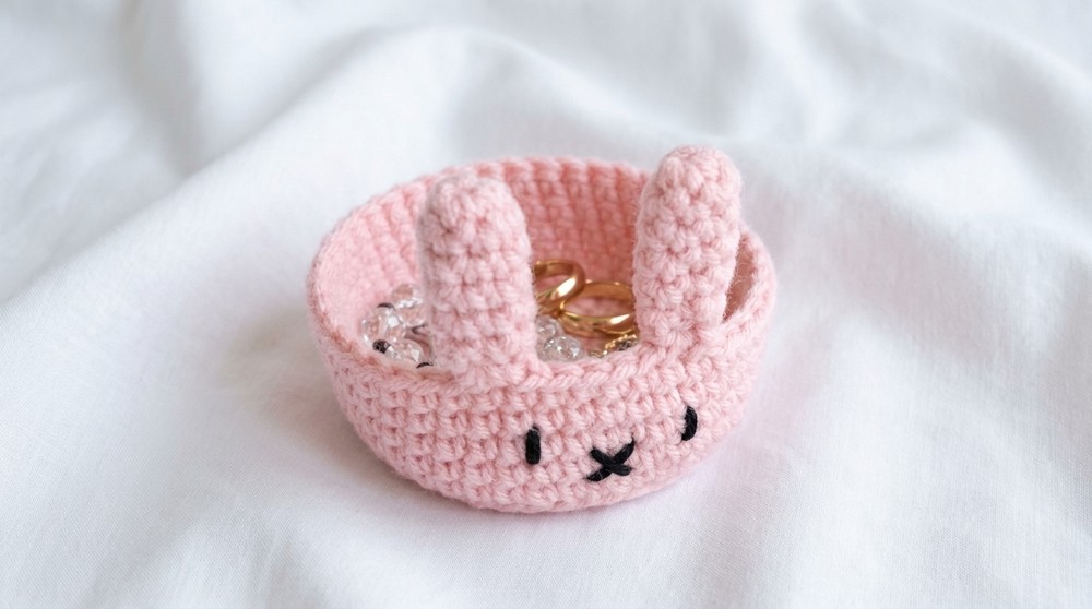 Crochet Miffy Basket Jewelry Holder Pattern for Jewelry & Décor