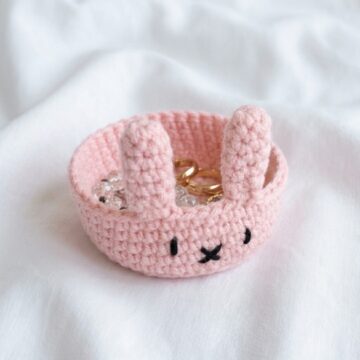 Crochet Miffy Basket Jewelry Holder Pattern for Jewelry & Décor