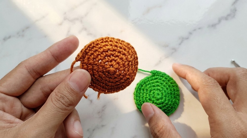 Crochet Smiley Sunflower Keychain Pattern 3