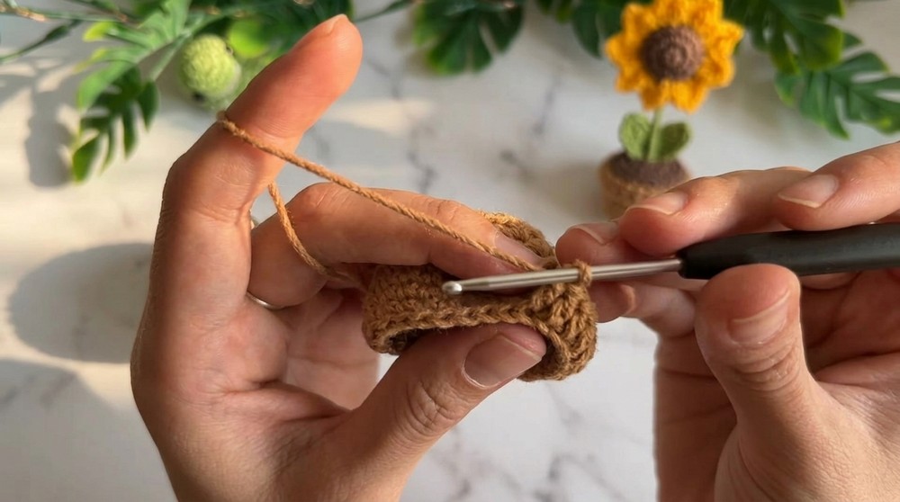 Crochet Sunflower And Tulip Pots Pattern 2