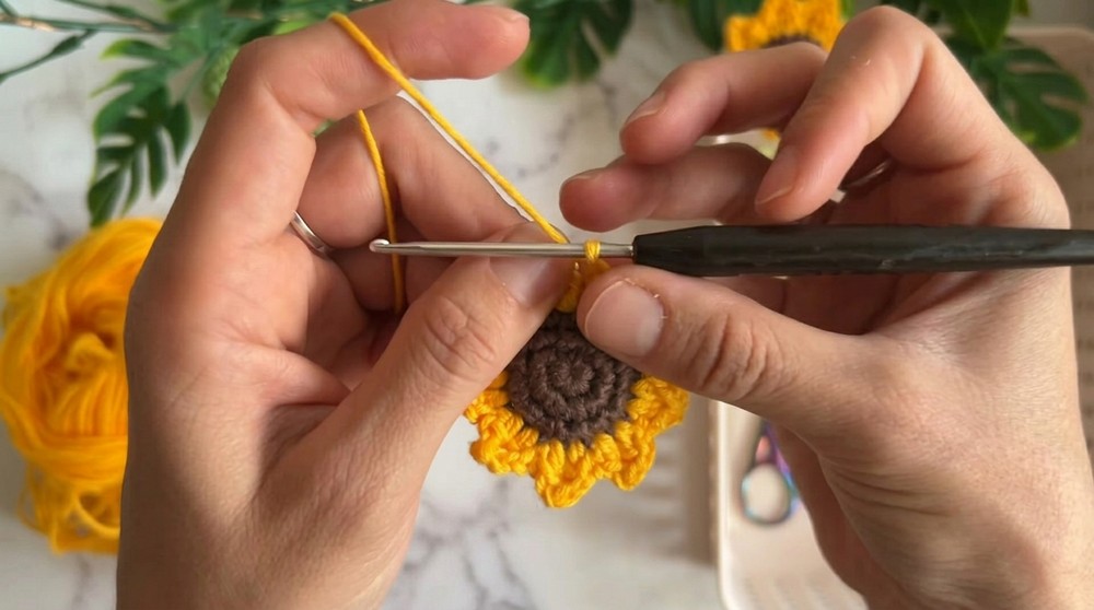 Crochet Sunflower And Tulip Pots Pattern 5