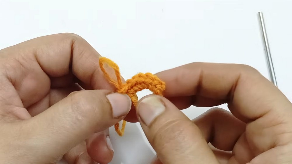 Crochet Sunflower Hair Tie Pattern 1