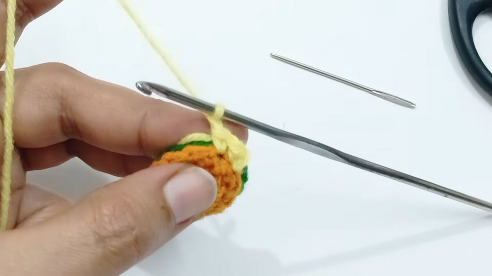 Crochet Sunflower Hair Tie Pattern 2