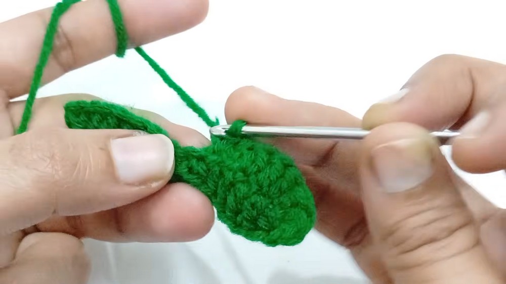 Crochet Sunflower Hair Tie Pattern 4