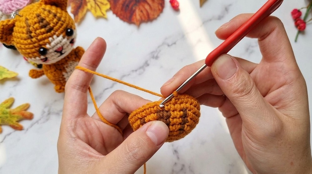 Cute Crochet Cat Keychain Pattern 2