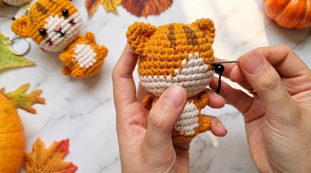 Cute Crochet Cat Keychain Pattern 5