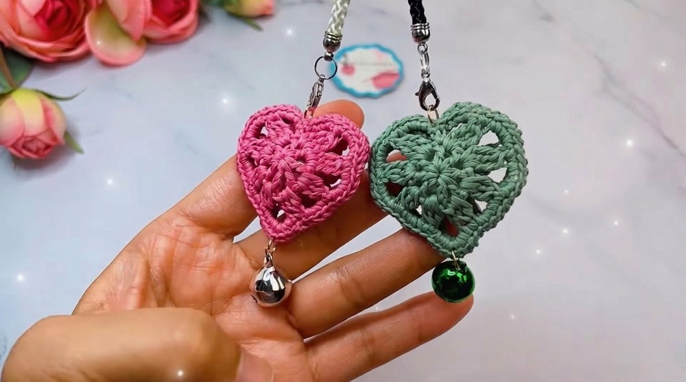 Cute Crochet Heart Keychain Pattern 5