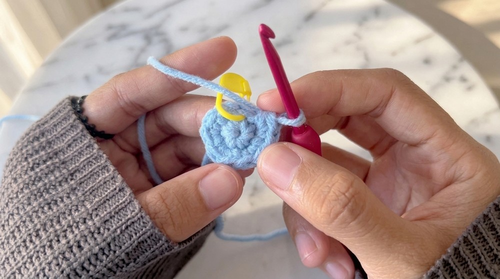 Cute Crochet Star Keychain Pattern 2