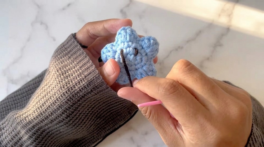 Cute Crochet Star Keychain Pattern 4