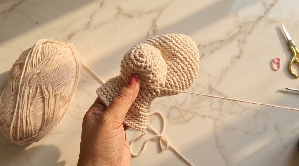 Easy Crochet Llama Key Cover Pattern 4