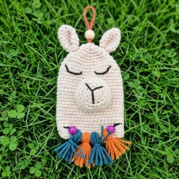 Easy Crochet Llama Key Cover Pattern 6