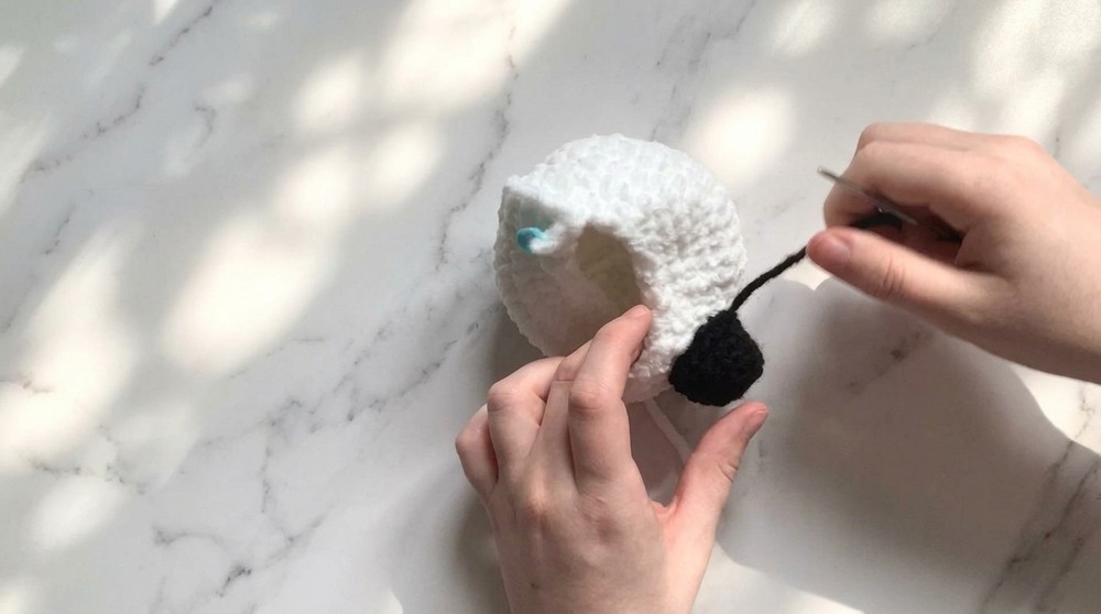 Easy Crochet Swan Amigurumi Pattern 3