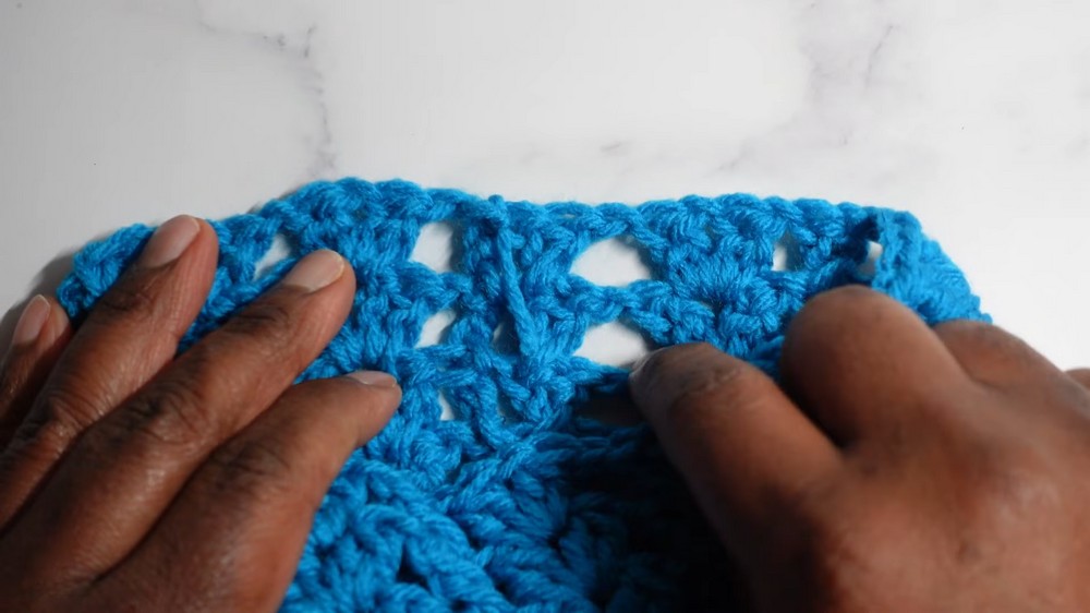 Easy Crochet V Stitch Hat Pattern 4