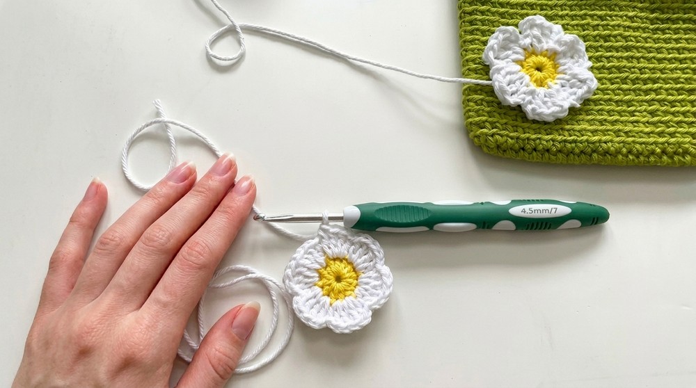 Eco Friendly Crochet Daisy Purse Pattern for Trendy Fashion