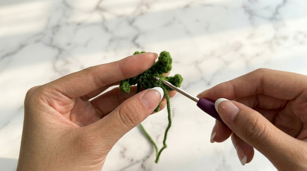 Free Crochet Tomato Keychain Pattern for Amigurumi Beginners