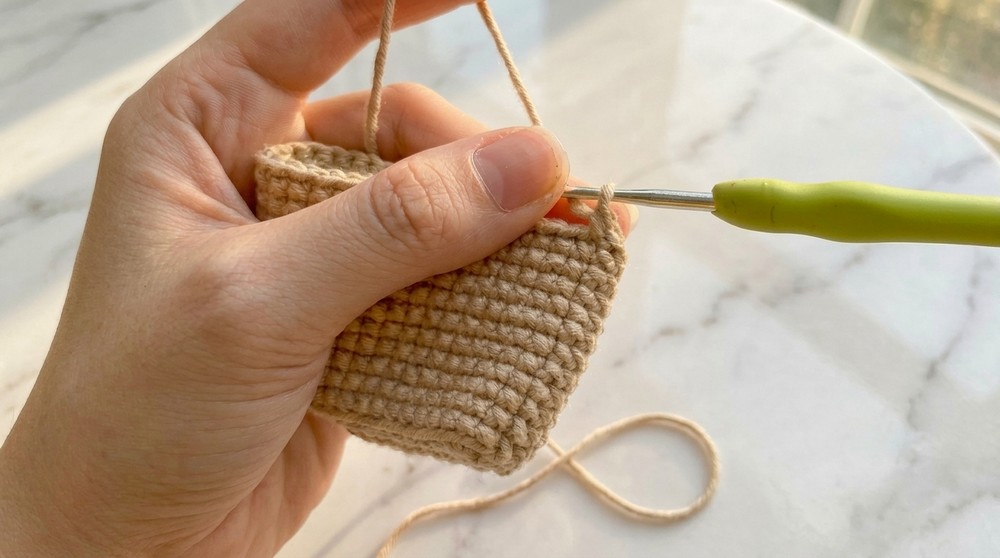 Free Crochet Cat Shaped Headphone Case Pattern For Small Gift