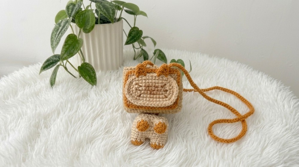 Free Crochet Cat Shaped Headphone Case Pattern For Small Gift