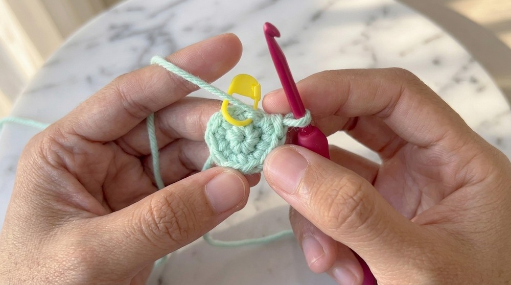 Free Crochet Star Keychain Pattern for Colorful Accessories