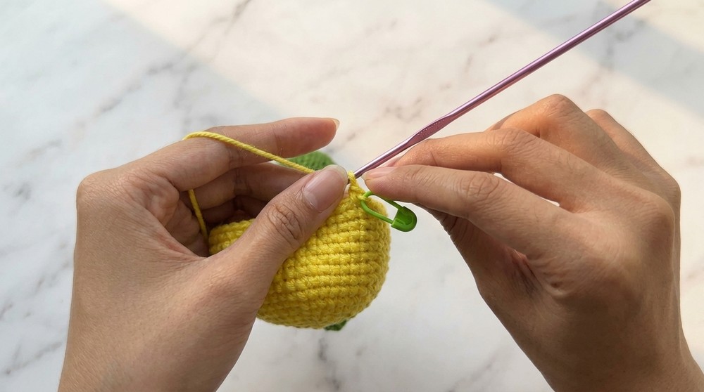 Free Crochet Tomato Keychain Pattern for Amigurumi Beginners