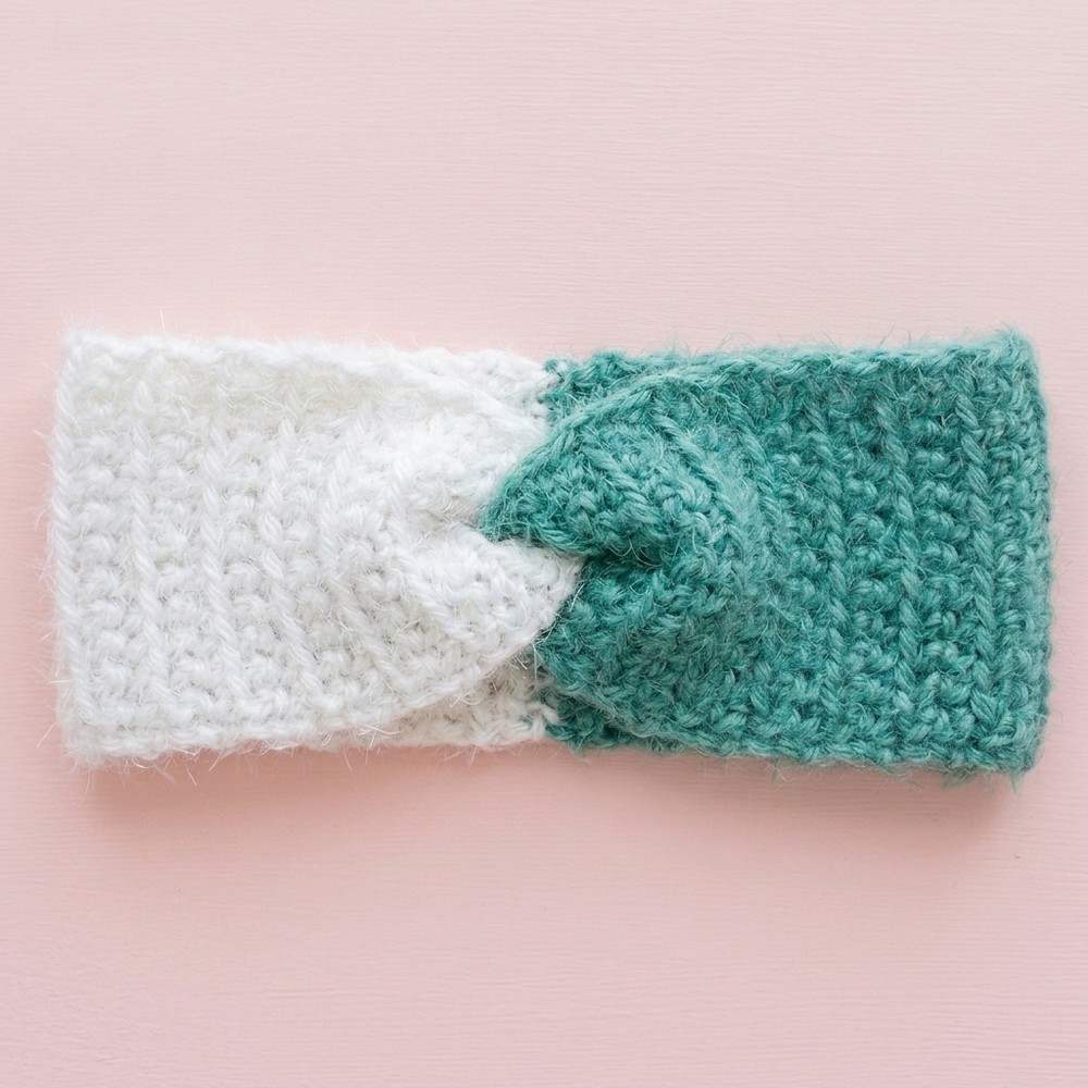 Free Crochet Twisted Earband Pattern to Keep Ears Cozy