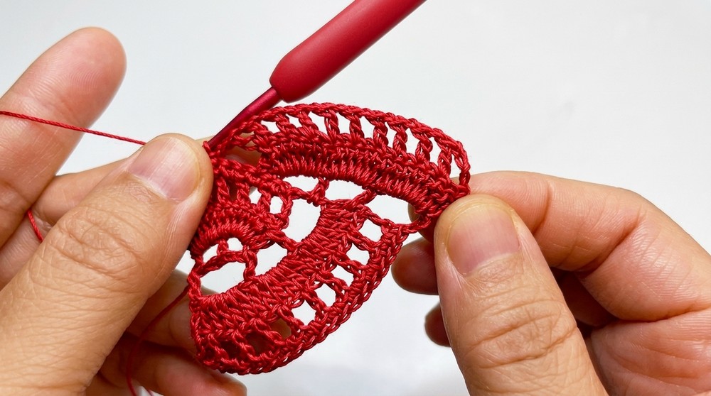 Lightweight Crochet Lace Headband Pattern for Party Wear Use