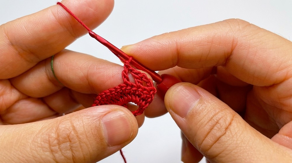 Lightweight Crochet Lace Headband Pattern for Party Wear Use