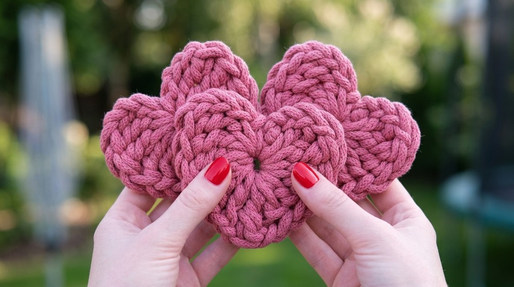 Make THIS crochet heart in 15 minutes! Coaster step by step 2
