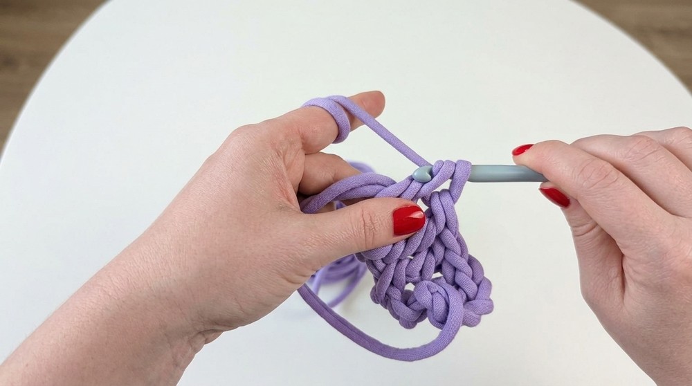 Make THIS crochet heart in 15 minutes! Coaster step by step 4