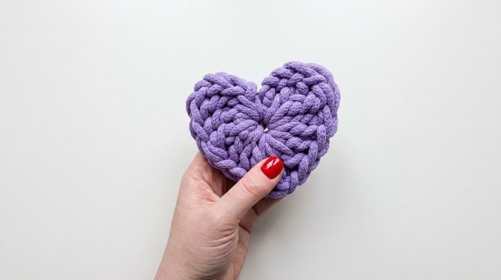 Make THIS crochet heart in 15 minutes! Coaster step by step 6