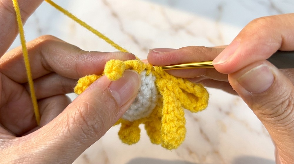 Super Crochet Flower Keychain Pattern 4