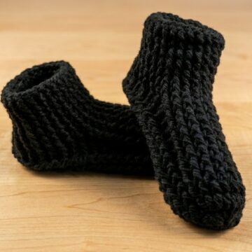 Free House Slippers Crochet Pattern for Cozy Evenings