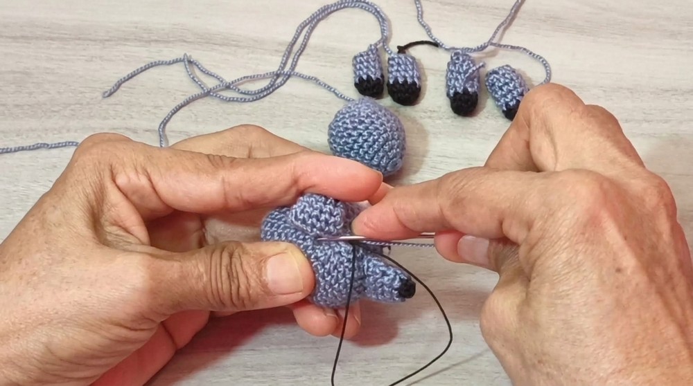 Crochet A Raccoon Amigurumi Guide (2)