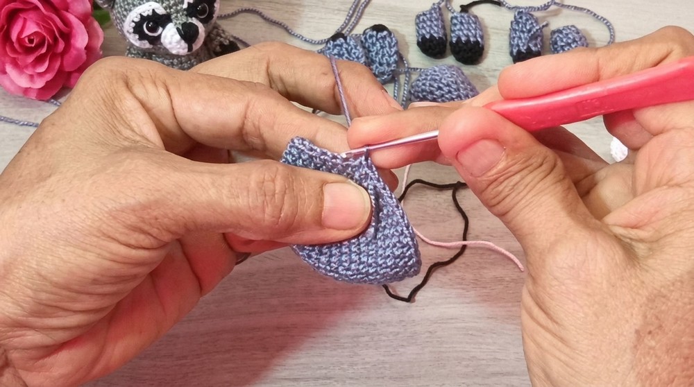 Crochet A Raccoon Amigurumi Guide (3)
