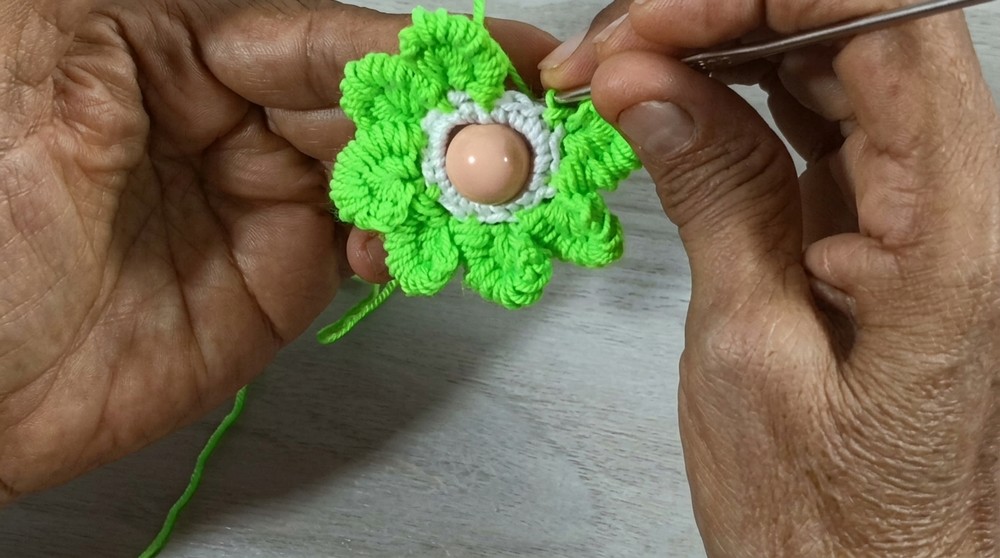 Crochet Flower Keychains for Beginners (1)